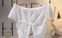 男朋友前面的头特别大